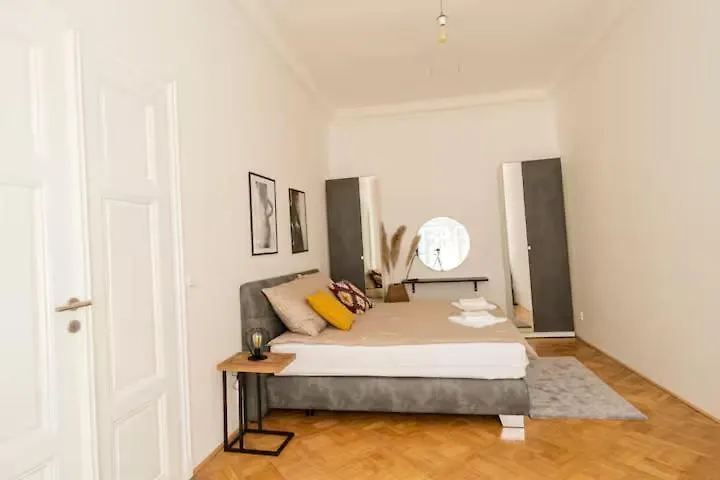 Luxury Residence Apartments In Vaclavske Namesti Прага